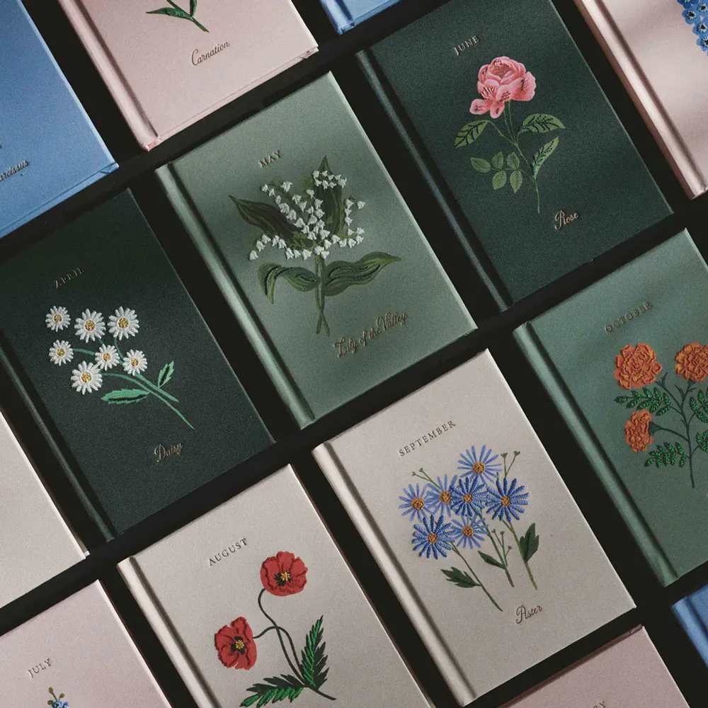 cuaderno bordado meses